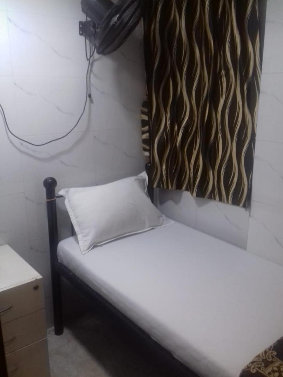 One Step Hostel Βομβάη Εξωτερικό φωτογραφία